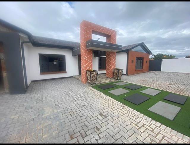 4 BEDROOM HOUSE FOR SALE IN AERORAND